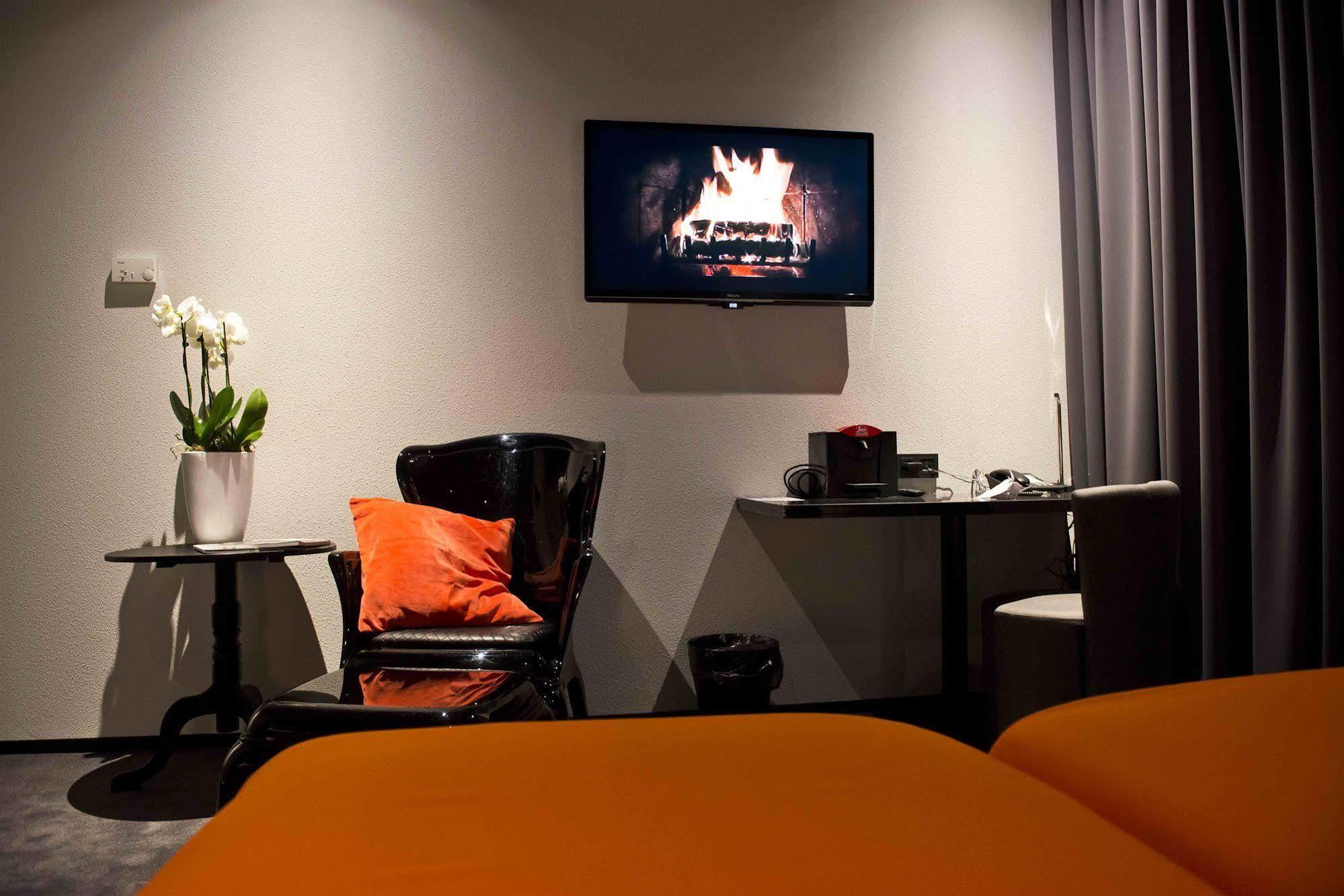 Design Hotel Glow Eindhoven Bagian luar foto